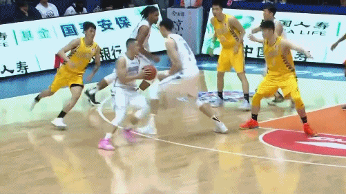 西热力江第八记三分再中.gif