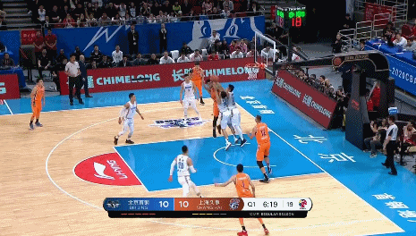 莫泰接妙传暴扣.gif