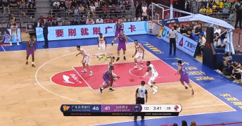 易建联大帽陶汉林.gif