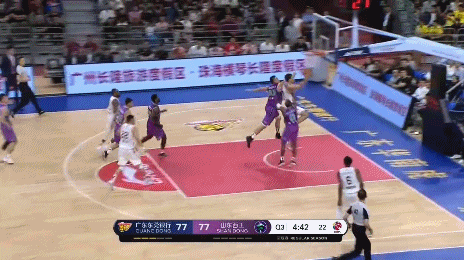 杜润旺上篮受伤下场.gif