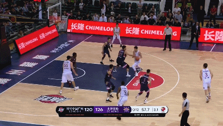 王少杰转身跳投压哨命中.gif