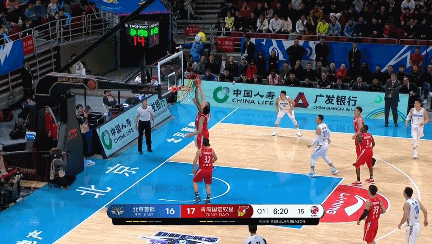 丘天被帽补篮命中.gif