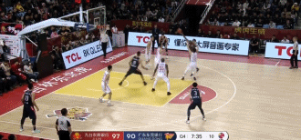 阿联空接单手扣飞.gif
