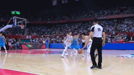 杨林祎追身三分.gif