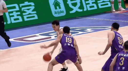 吴前一条龙上篮2+1.gif