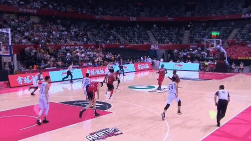 莫泰反击暴扣打停深圳.gif
