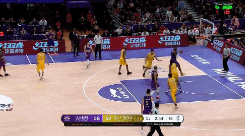 汤普森点飞法里德2+1打进.gif