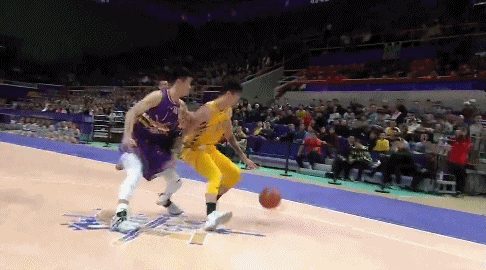 王子瑞违体犯规.gif