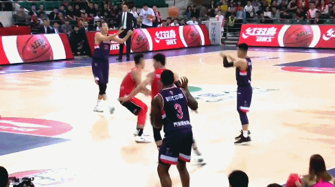 郑准连续三分打停深圳.gif