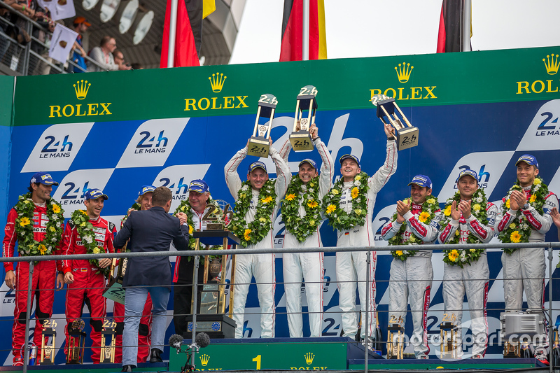 LMP1 podium: class and overall winners Porsche Team: Nico Hulkenberg, Nick Tandy, Earl Bamber, secon