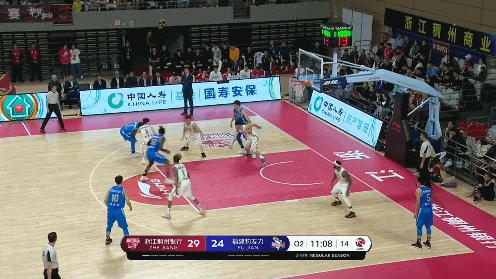 斯塔德迈尔强势劈扣.gif