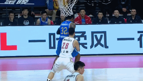 斯塔德迈尔单臂劈扣.gif