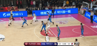 邓蒙远距离三分！.gif