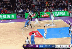 汉密尔顿空切双手重扣2+1.gif