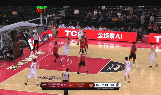 郭昊文篮下暴扣.gif