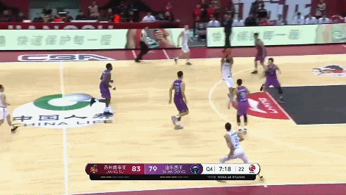 拉杜反击单手暴扣.gif