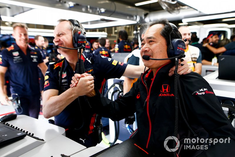 Toyoharu Tanabe, F1 Technical Director, Honda celebrates 