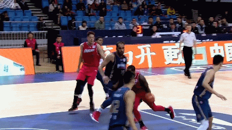 哈达迪封盖拜克斯上篮.gif