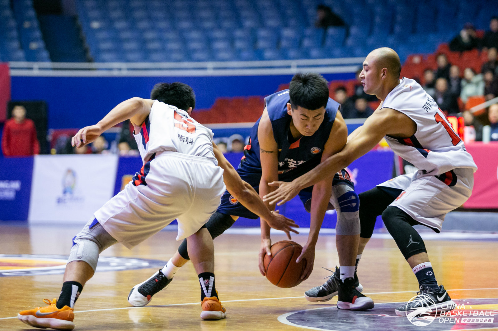 中国篮球公开赛北区排位赛开打,吉林张弘狂飙53分破纪录