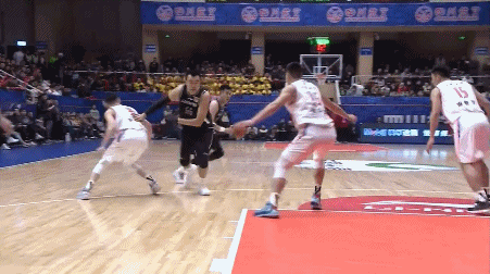 韩德君空接暴扣.gif