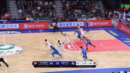 威姆斯反击暴扣.gif
