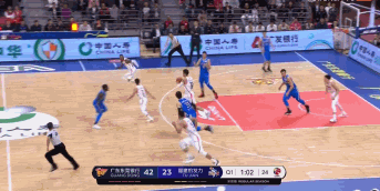 威姆斯拉杆双手暴扣.gif