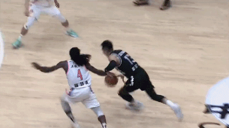 郭艾伦一条龙上篮.gif