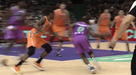 哈德森击地妙传梅斯起飞暴扣.gif