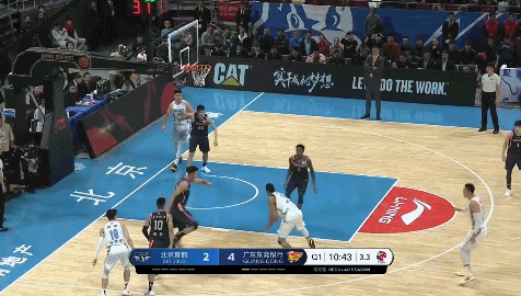 邱天传球失误.gif