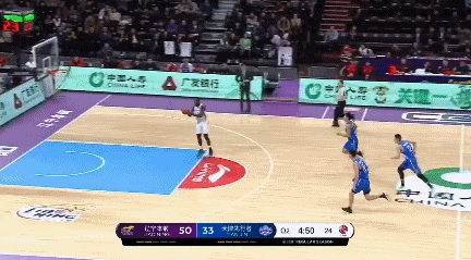 芬森反击暴扣.gif