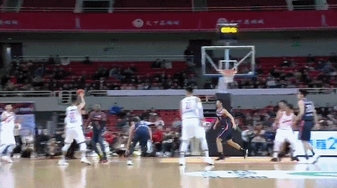 雷蒙压哨三分.gif