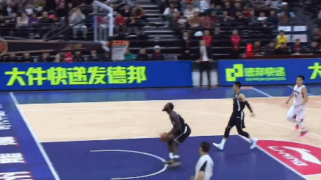 芬森双手暴扣挂框.gif