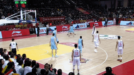琼斯和西热力江起冲突.gif