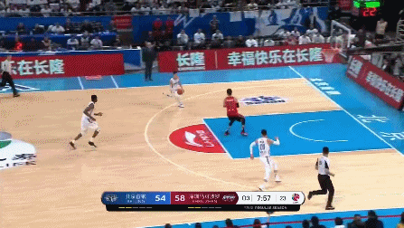 北京首钢反击林书豪助攻尤度双手暴扣.gif