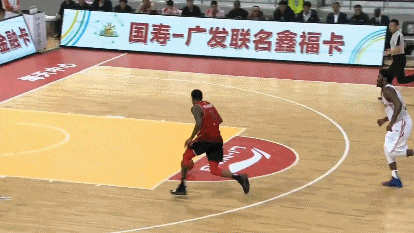马丁和约翰逊相继摔倒.gif