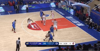百步穿杨！兰德尔外线再中三分.gif