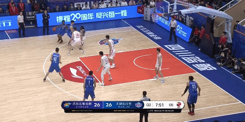 兰德尔第3个三分.gif