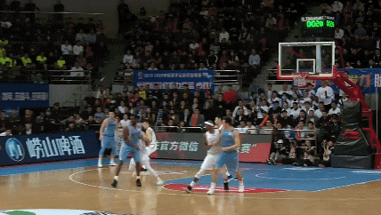 方硕超远的压哨三分.gif