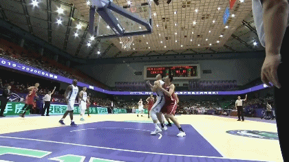 任骏威和贾诚起冲突.gif