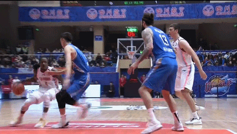 福特森晃倒易立.gif