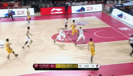 胡金秋反击一条龙上篮.gif
