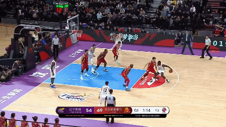 芬森运球滑倒.gif