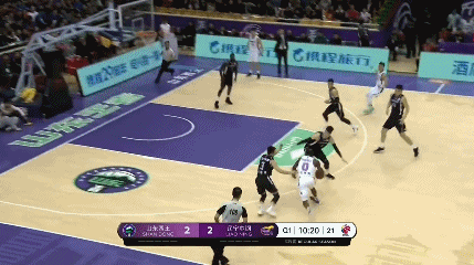 哈德森反击一条龙无解上篮2+1.gif