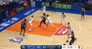 哈达迪单手劈扣！！打进2+1！.gif