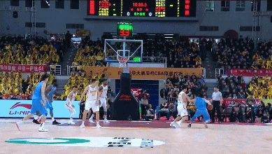 林书豪后仰2+1打成.gif