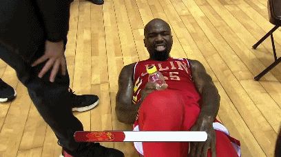 琼斯受伤下场.gif