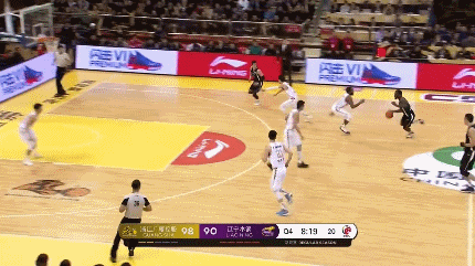 芬森反击一条龙上篮打进.gif