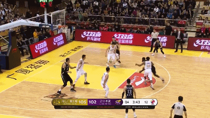 芬森一马当先战斧劈扣.gif