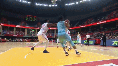 斯托克斯以1敌3打进.gif