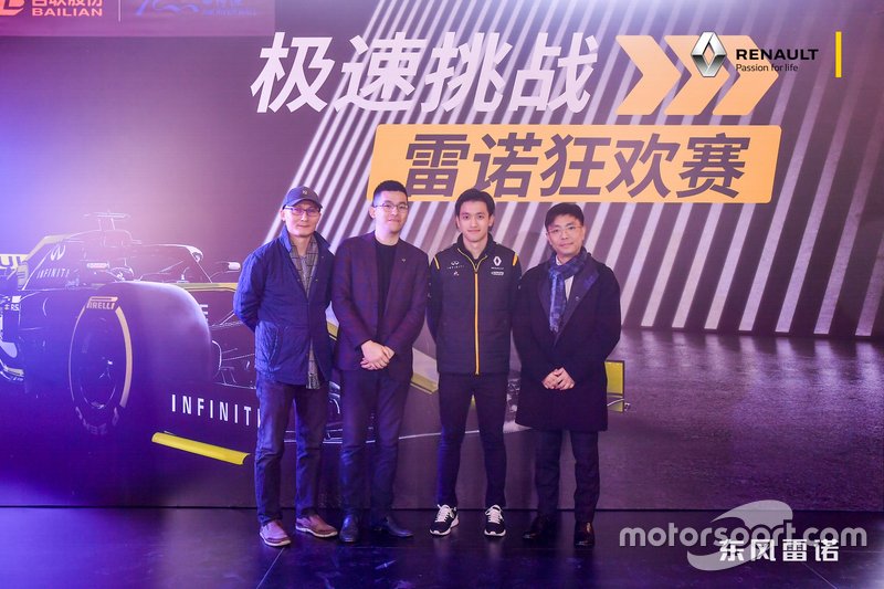 Guanyu Zhou meets fans at Renault F1 Tyre Change Challenge 